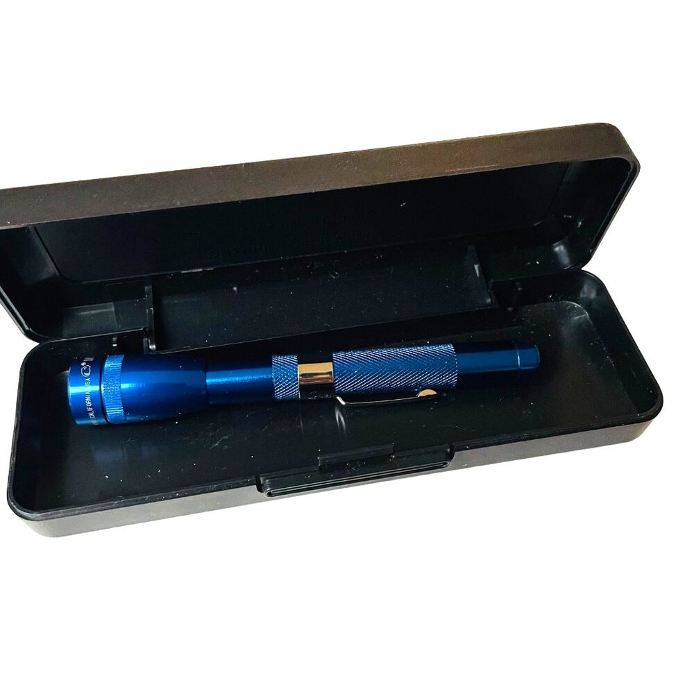 Mini Maglite 2-Cell AAA Flashlight Blue With Case & Manual‎
